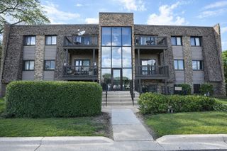 1486 Stonebridge Circle A5, Wheaton, IL 60189