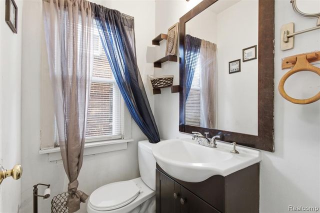 12590 Wilshire Drive, Detroit, MI 48213