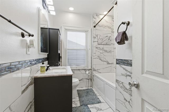 12590 Wilshire Drive, Detroit, MI 48213