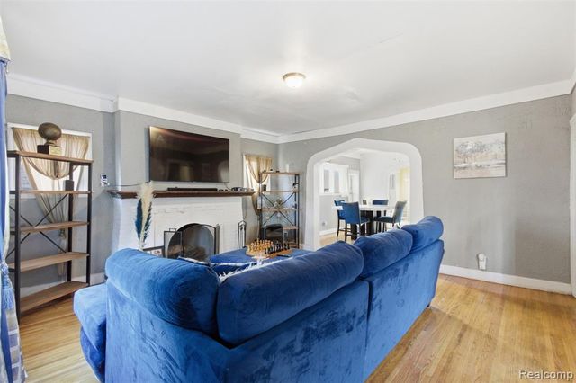 12590 Wilshire Drive, Detroit, MI 48213