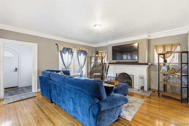 12590 Wilshire Drive, Detroit, MI 48213