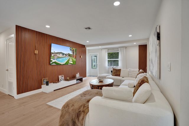 3268 Sapphire Road, Lake Worth, FL 33462