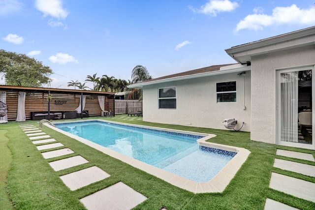 3268 Sapphire Road, Lake Worth, FL 33462