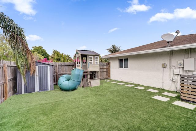 3268 Sapphire Road, Lake Worth, FL 33462