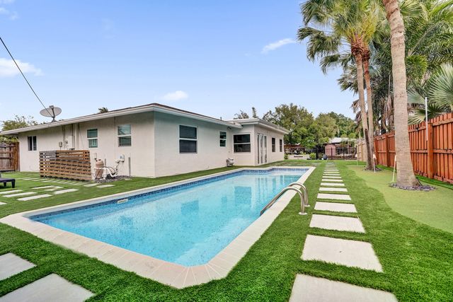 3268 Sapphire Road, Lake Worth, FL 33462