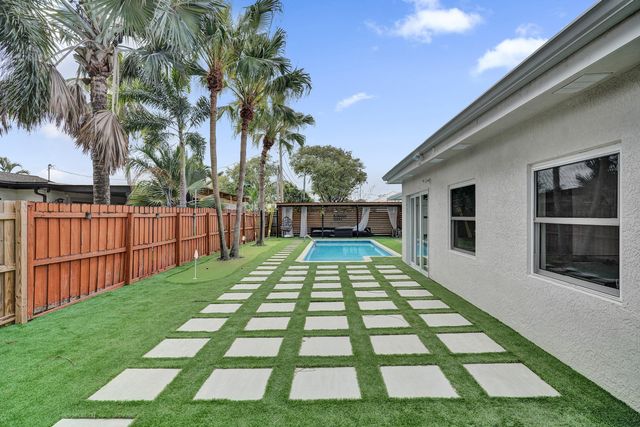 3268 Sapphire Road, Lake Worth, FL 33462