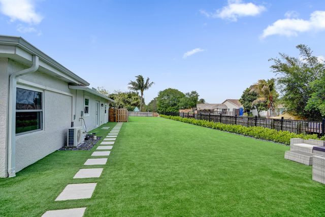 3268 Sapphire Road, Lake Worth, FL 33462