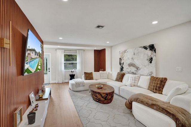 3268 Sapphire Road, Lake Worth, FL 33462