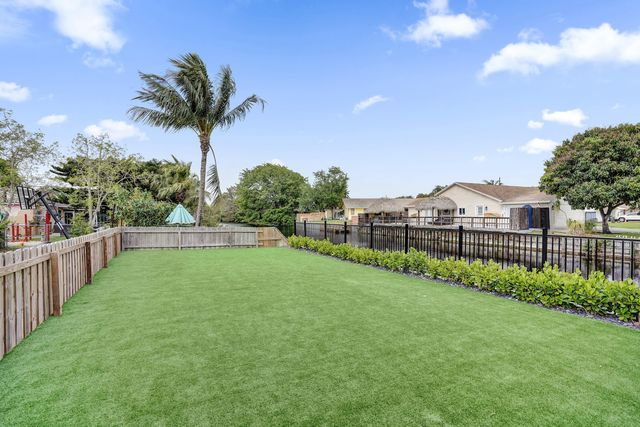 3268 Sapphire Road, Lake Worth, FL 33462