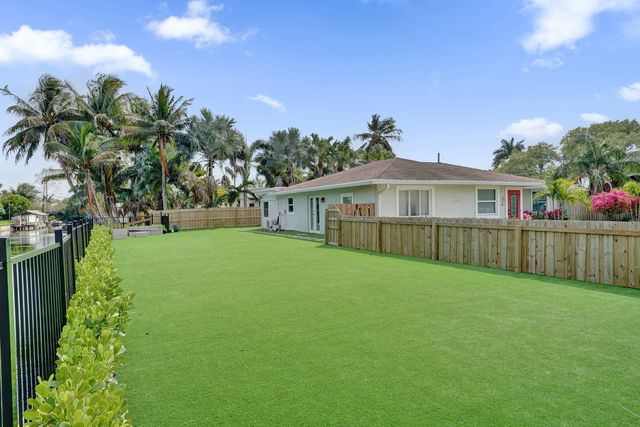 3268 Sapphire Road, Lake Worth, FL 33462