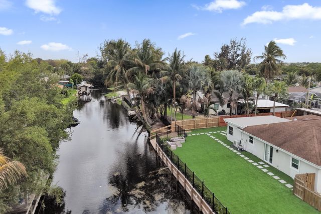 3268 Sapphire Road, Lake Worth, FL 33462