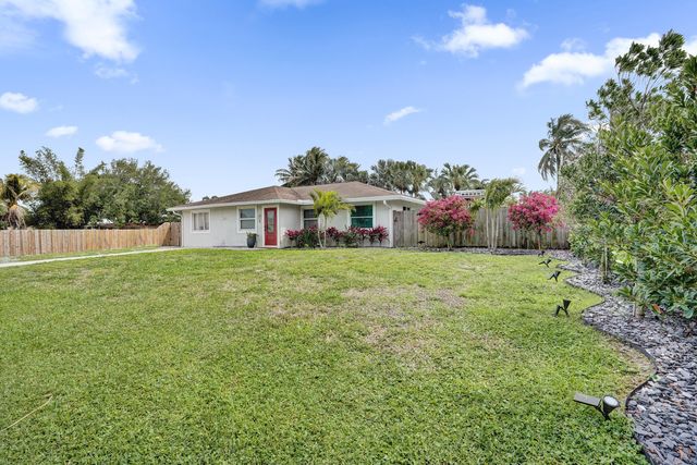 3268 Sapphire Road, Lake Worth, FL 33462