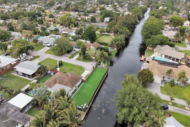 3268 Sapphire Road, Lake Worth, FL 33462