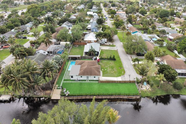 3268 Sapphire Road, Lake Worth, FL 33462