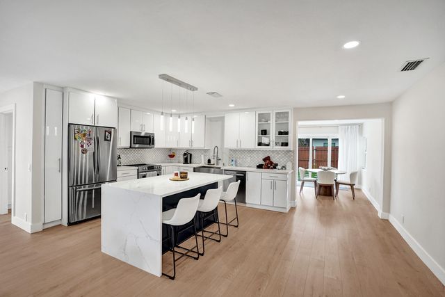 3268 Sapphire Road, Lake Worth, FL 33462