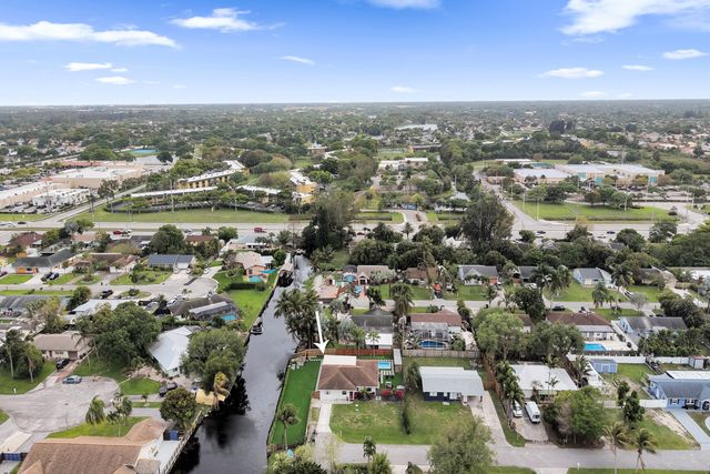 3268 Sapphire Road, Lake Worth, FL 33462