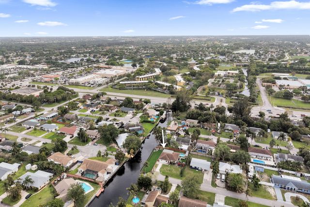 3268 Sapphire Road, Lake Worth, FL 33462