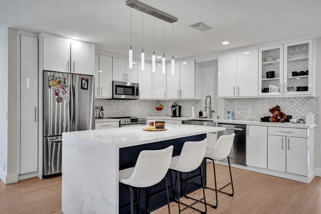 3268 Sapphire Road, Lake Worth, FL 33462