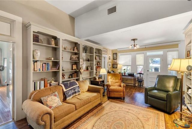 141 North Range St, Yorktown, TX 78164