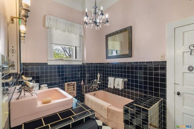 141 North Range St, Yorktown, TX 78164