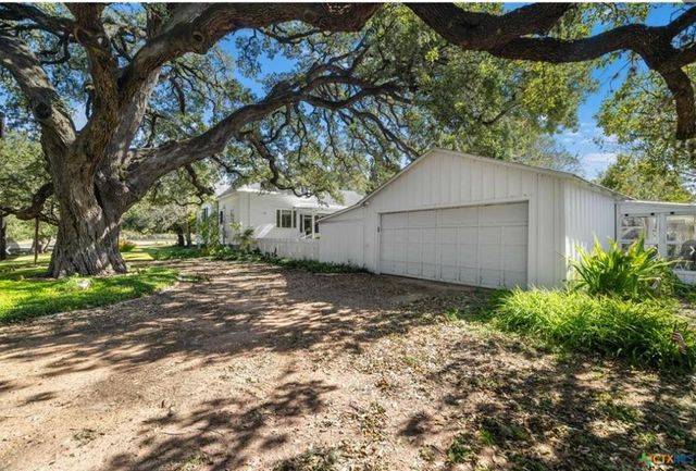 141 North Range St, Yorktown, TX 78164