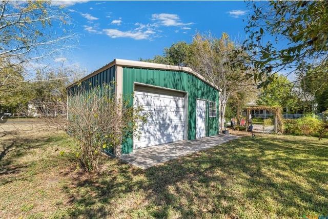141 North Range St, Yorktown, TX 78164