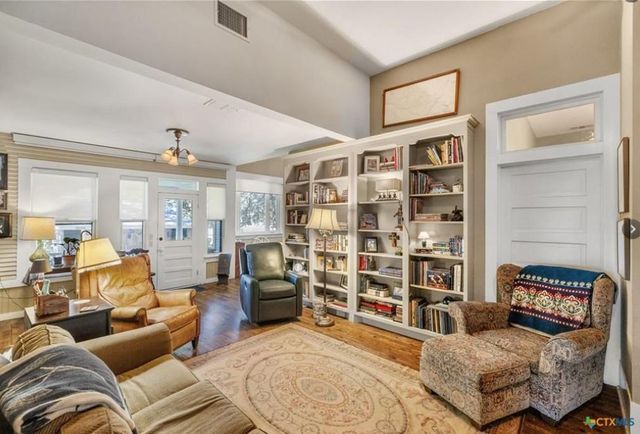 141 North Range St, Yorktown, TX 78164