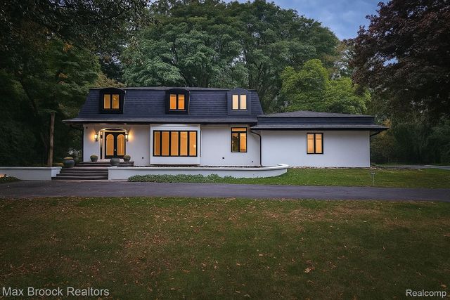 7244 Lahser Road, Bloomfield Hills, MI 48301