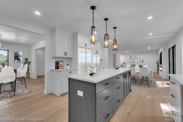 7244 Lahser Road, Bloomfield Hills, MI 48301