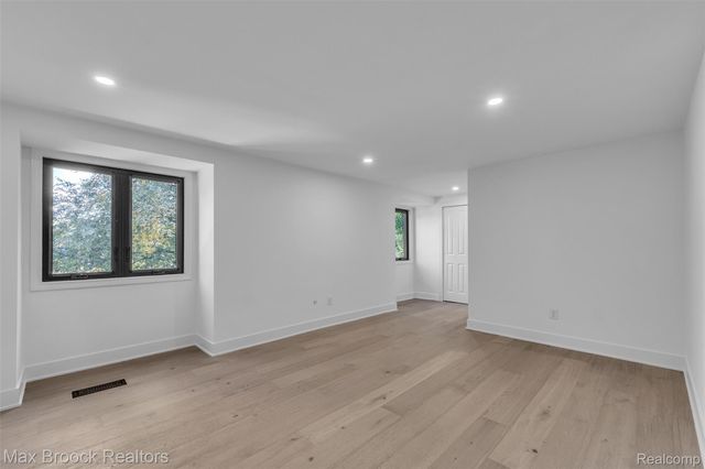 7244 Lahser Road, Bloomfield Hills, MI 48301