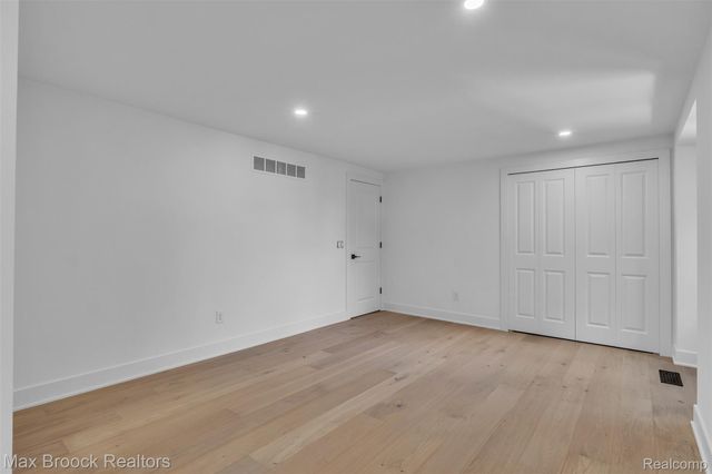 7244 Lahser Road, Bloomfield Hills, MI 48301