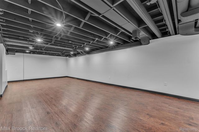 7244 Lahser Road, Bloomfield Hills, MI 48301