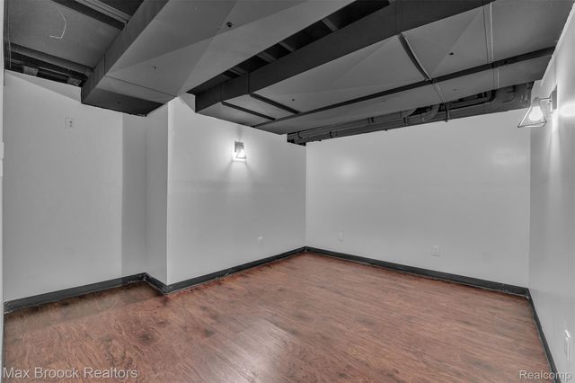 7244 Lahser Road, Bloomfield Hills, MI 48301