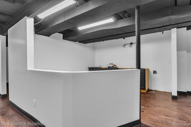 7244 Lahser Road, Bloomfield Hills, MI 48301