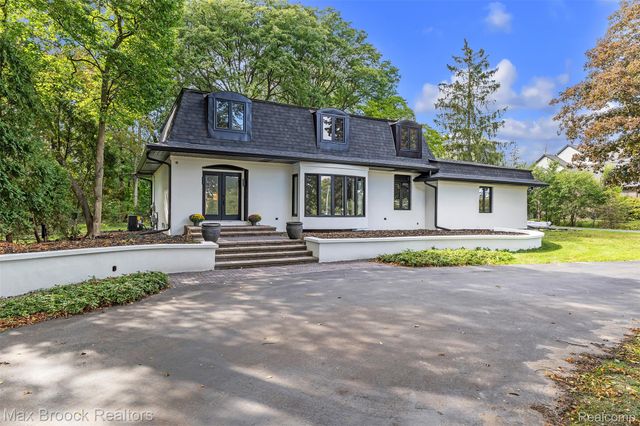 7244 Lahser Road, Bloomfield Hills, MI 48301