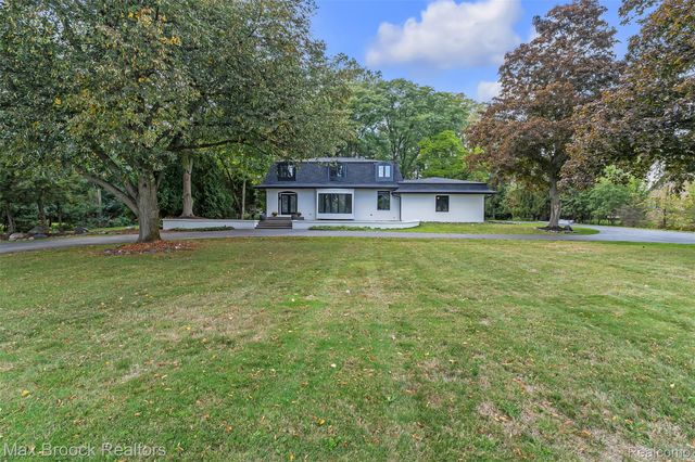 7244 Lahser Road, Bloomfield Hills, MI 48301
