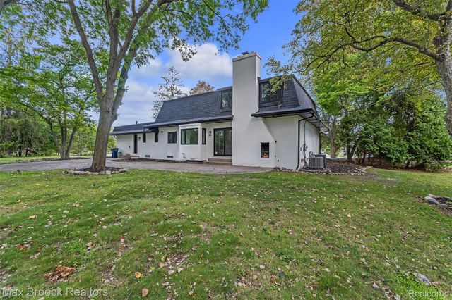 7244 Lahser Road, Bloomfield Hills, MI 48301