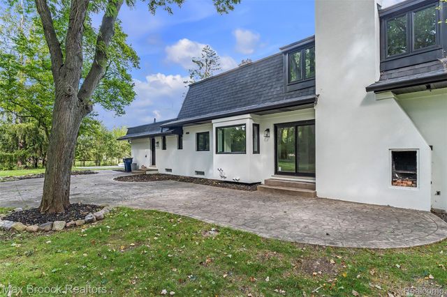7244 Lahser Road, Bloomfield Hills, MI 48301