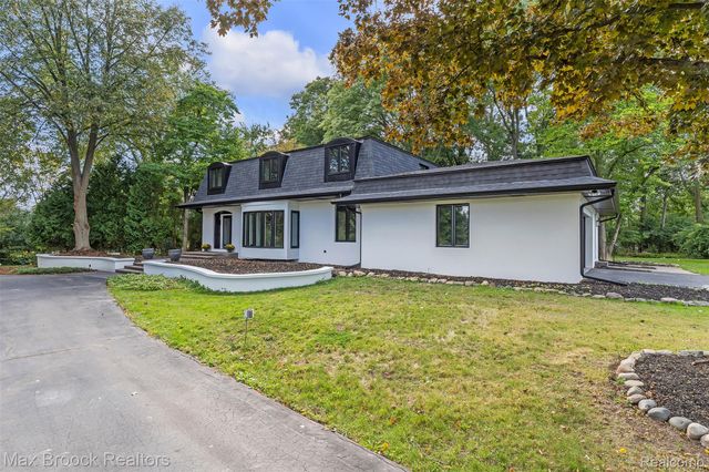7244 Lahser Road, Bloomfield Hills, MI 48301