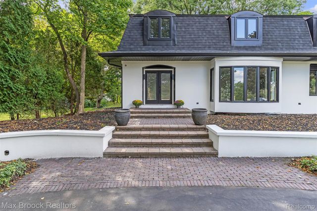 7244 Lahser Road, Bloomfield Hills, MI 48301