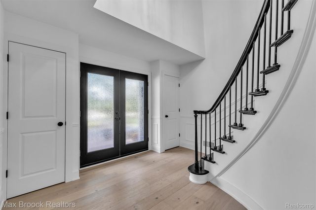 7244 Lahser Road, Bloomfield Hills, MI 48301