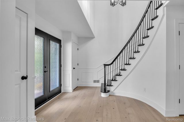 7244 Lahser Road, Bloomfield Hills, MI 48301