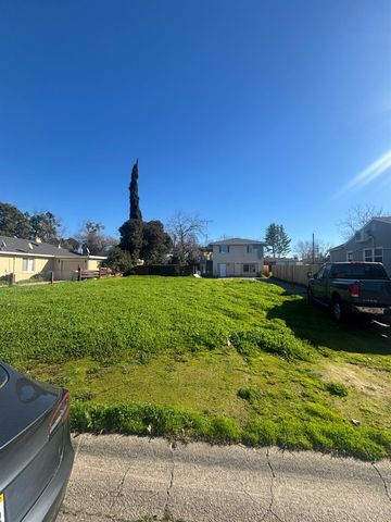 1545 53rd St, Sacramento, CA 95819
