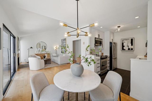 905 W Middlefield Road 924, Mountain View, CA 94043