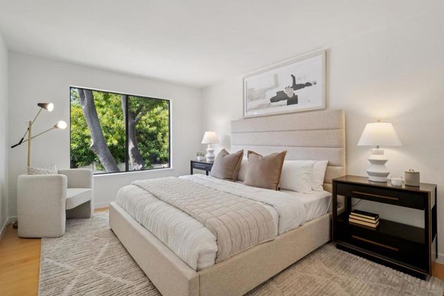 905 W Middlefield Road 924, Mountain View, CA 94043