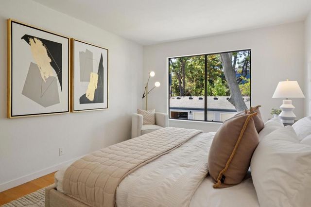 905 W Middlefield Road 924, Mountain View, CA 94043