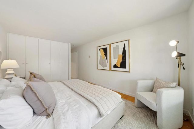 905 W Middlefield Road 924, Mountain View, CA 94043