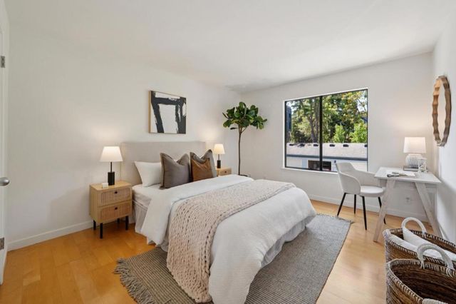 905 W Middlefield Road 924, Mountain View, CA 94043