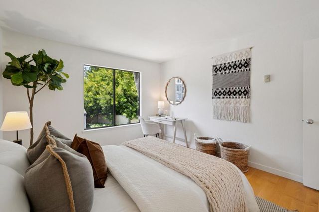 905 W Middlefield Road 924, Mountain View, CA 94043