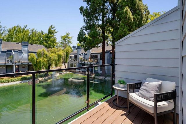 905 W Middlefield Road 924, Mountain View, CA 94043